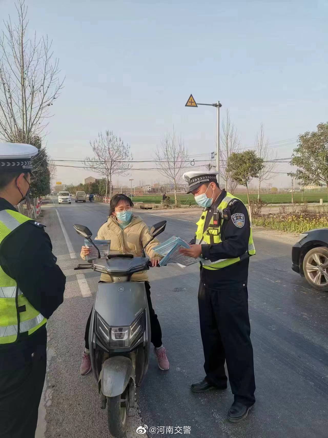 郸城交警图片